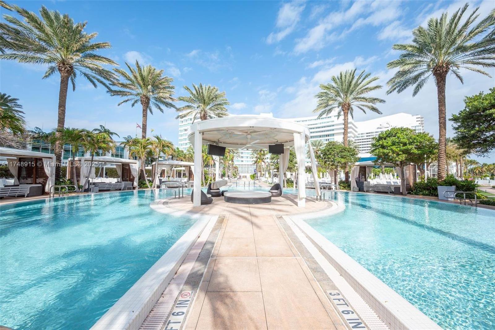 Hotel Fontainebleau Miami 5*
